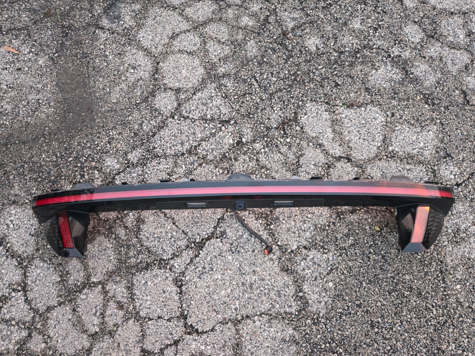 2022-2024 Hyundai Tucson Rear Tail Light Bar 92403-N9150 OEM w/ Camera
