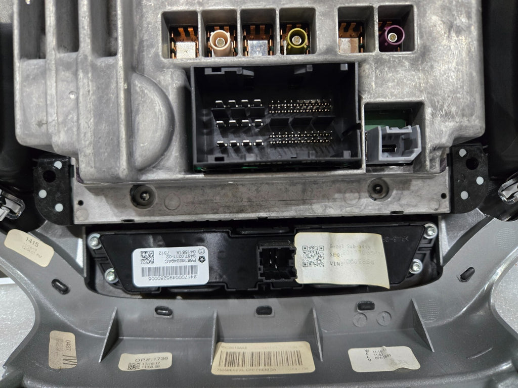 2014-2018 JEEP CHEROKEE VP3 RA3 UCONNECT SATELITE RADIO W/ RADIO BEZEL OEM