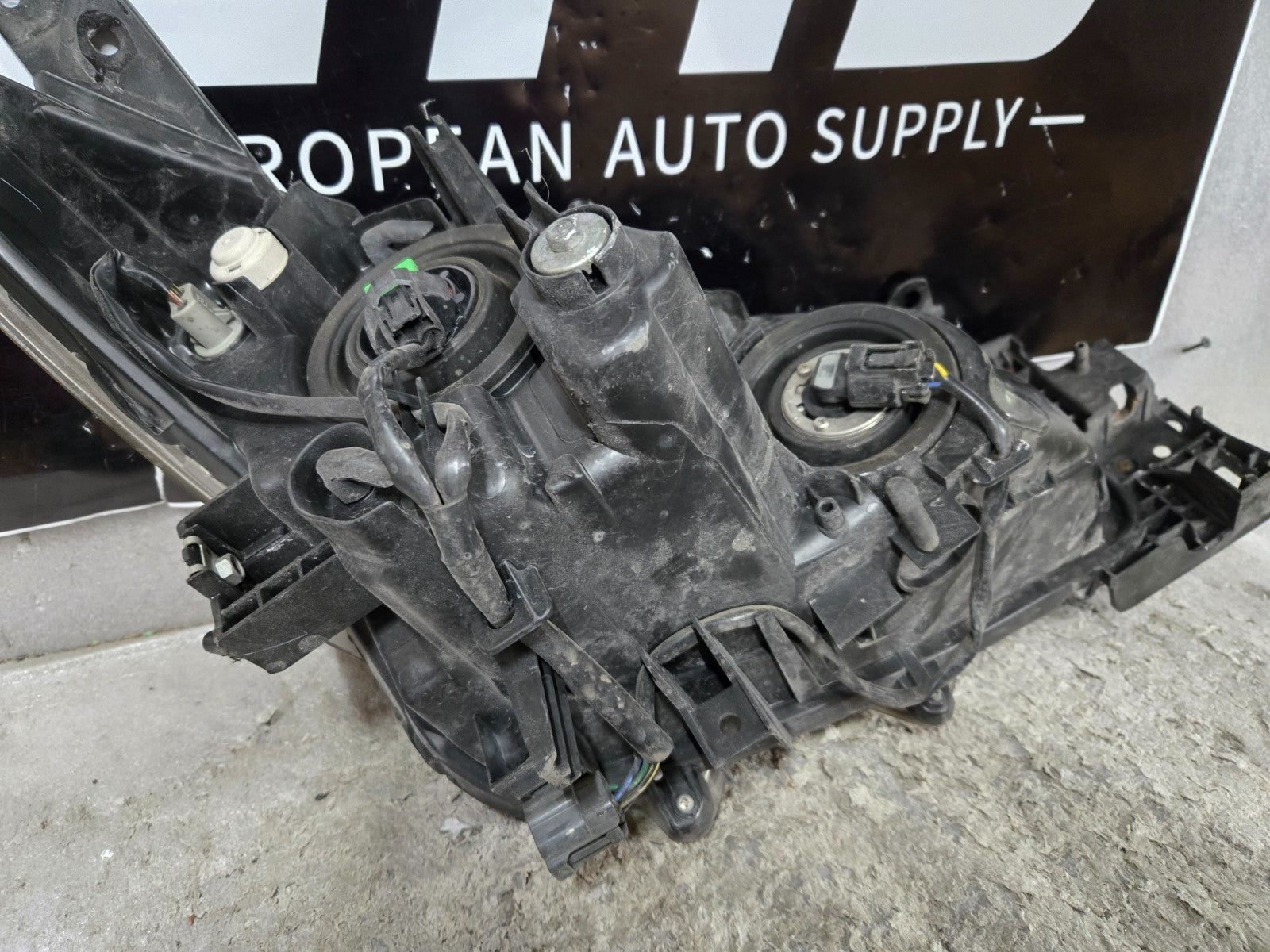 2014 2015 2016 MAZDA 3 HEADLIGHT HALOGEN LEFT LH DRIVER SIDE OEM B45A-51040