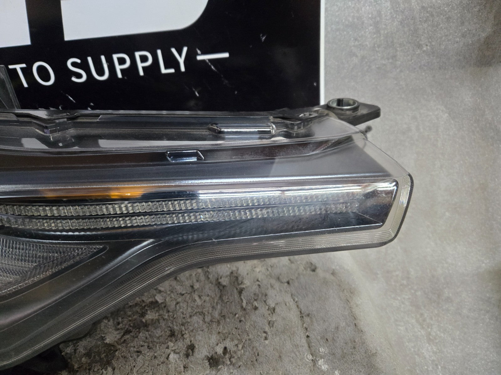 2017-2020 Maserati Levante Right RH Passenger Side Xenon Headlight OEM Non AFS