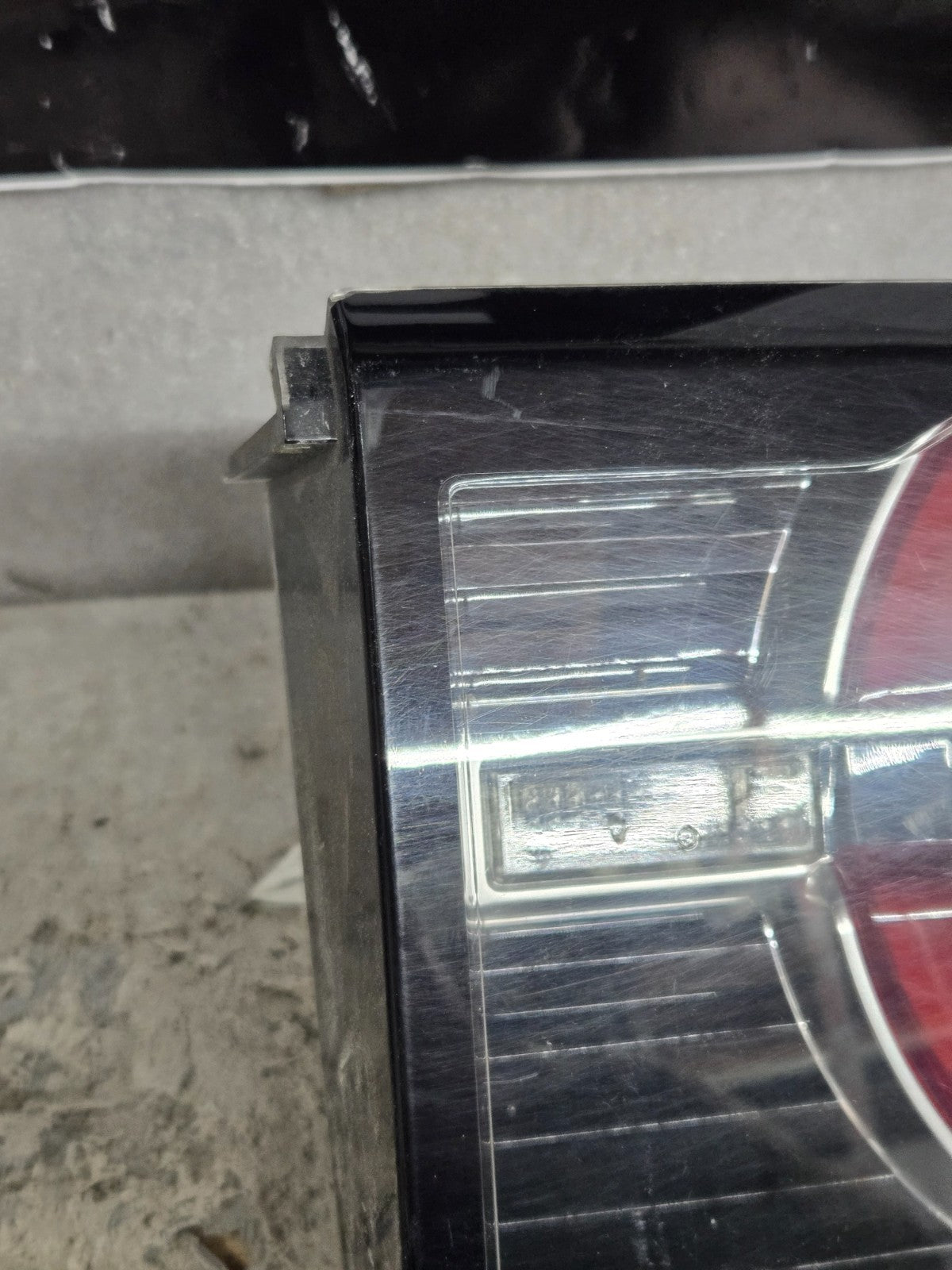 2015-2019 LAND ROVER DISCOVERY SPORT (L550) RIGHT REAR INNER TAILLIGHT LIGHT OEM