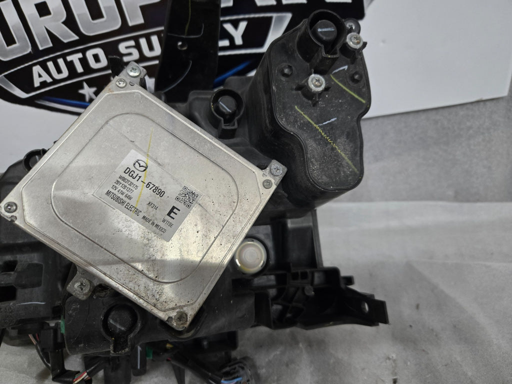 2020-2023 Mazda CX30 Right Passenger WITH Adaptive LED Headlight OEM DGJ1-51030