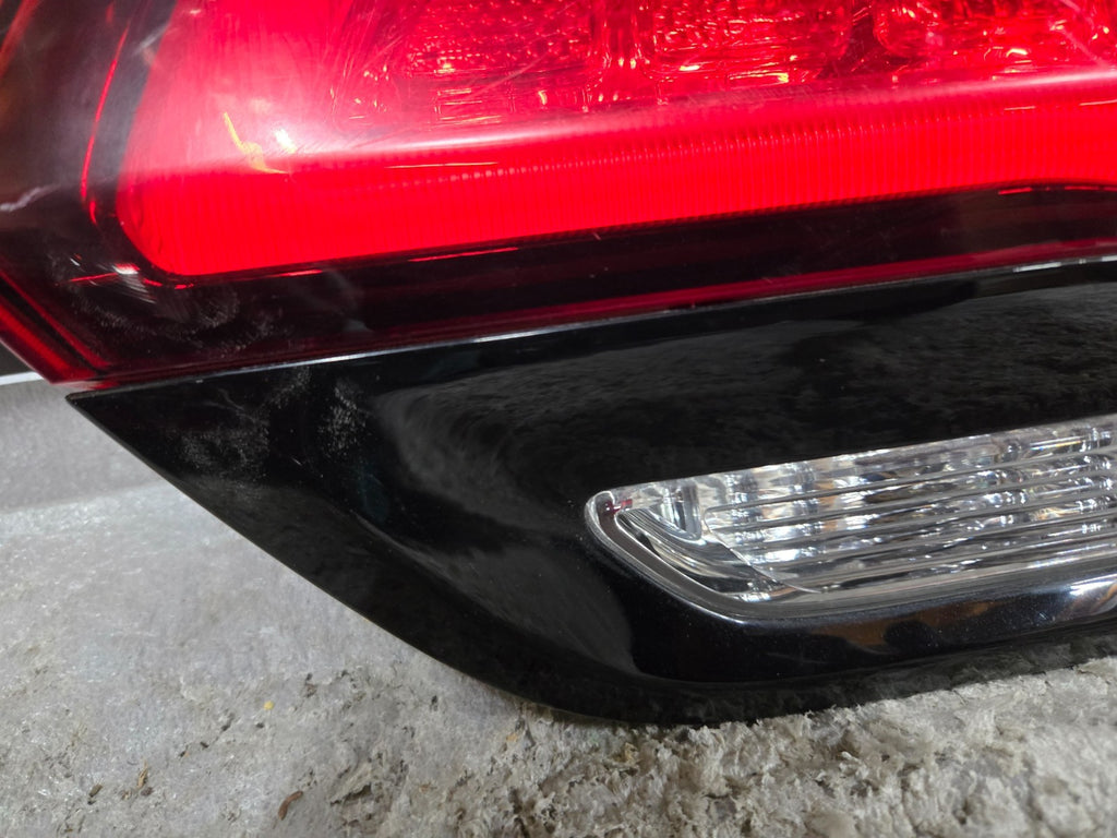 2014-2022 Jeep Grand Cherokee Inner Tail Light Right Passenger OEM P68142944AD