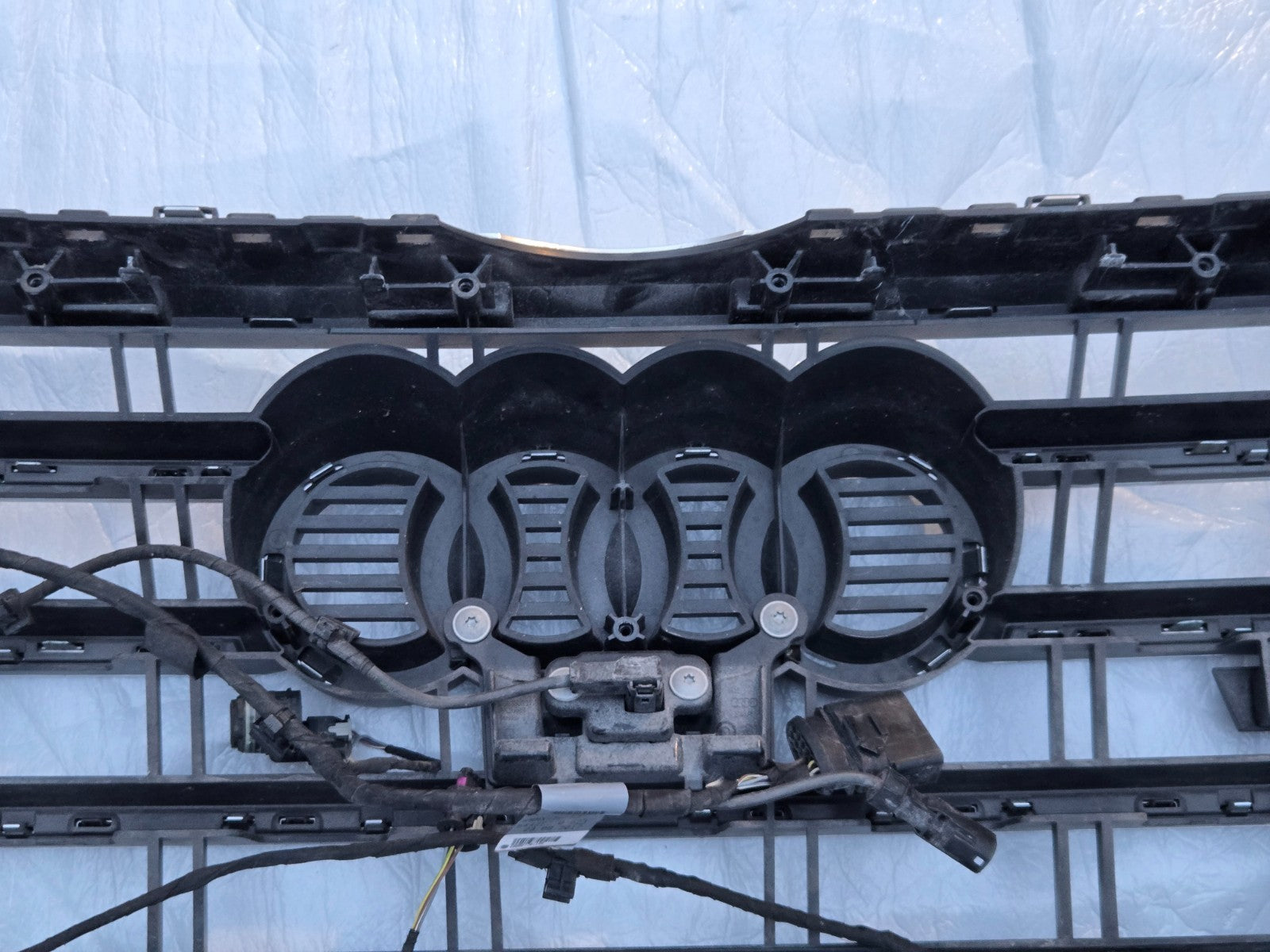 2018-2020 AUDI SQ5 FRONT GRILL GRILLE COMPLETE w/ CAMERA & SENSORS OEM 80A853651
