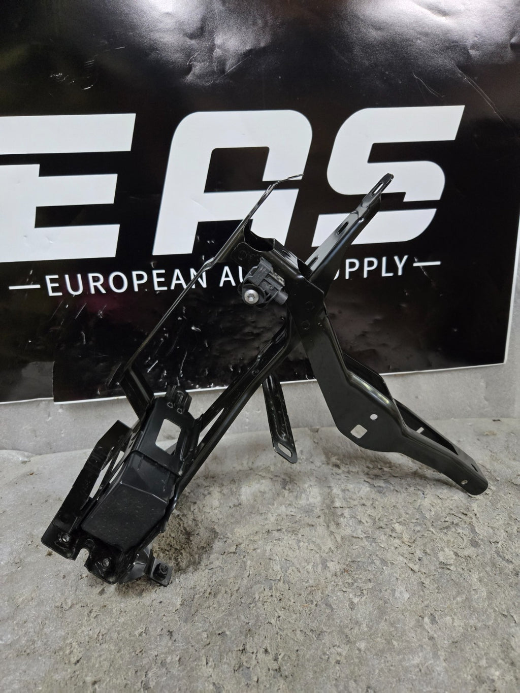 2018-2023 BMW X3 G01 RIGHT PASSENGER FRONT HEADLIGHT BRACKET MOUNT OEM