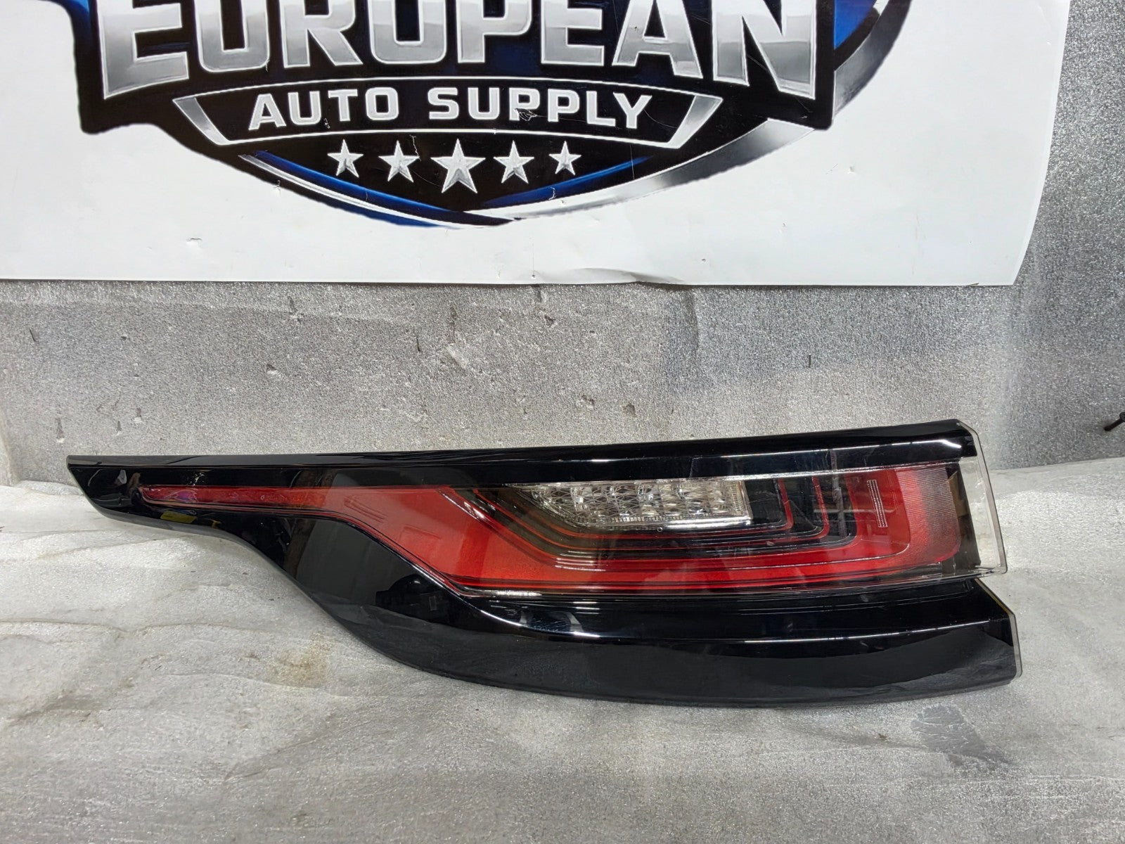 2018-2023 RANGE ROVER VELAR REAR LEFT DRIVER OUTER LED TAIL LIGHT OEM LR181914