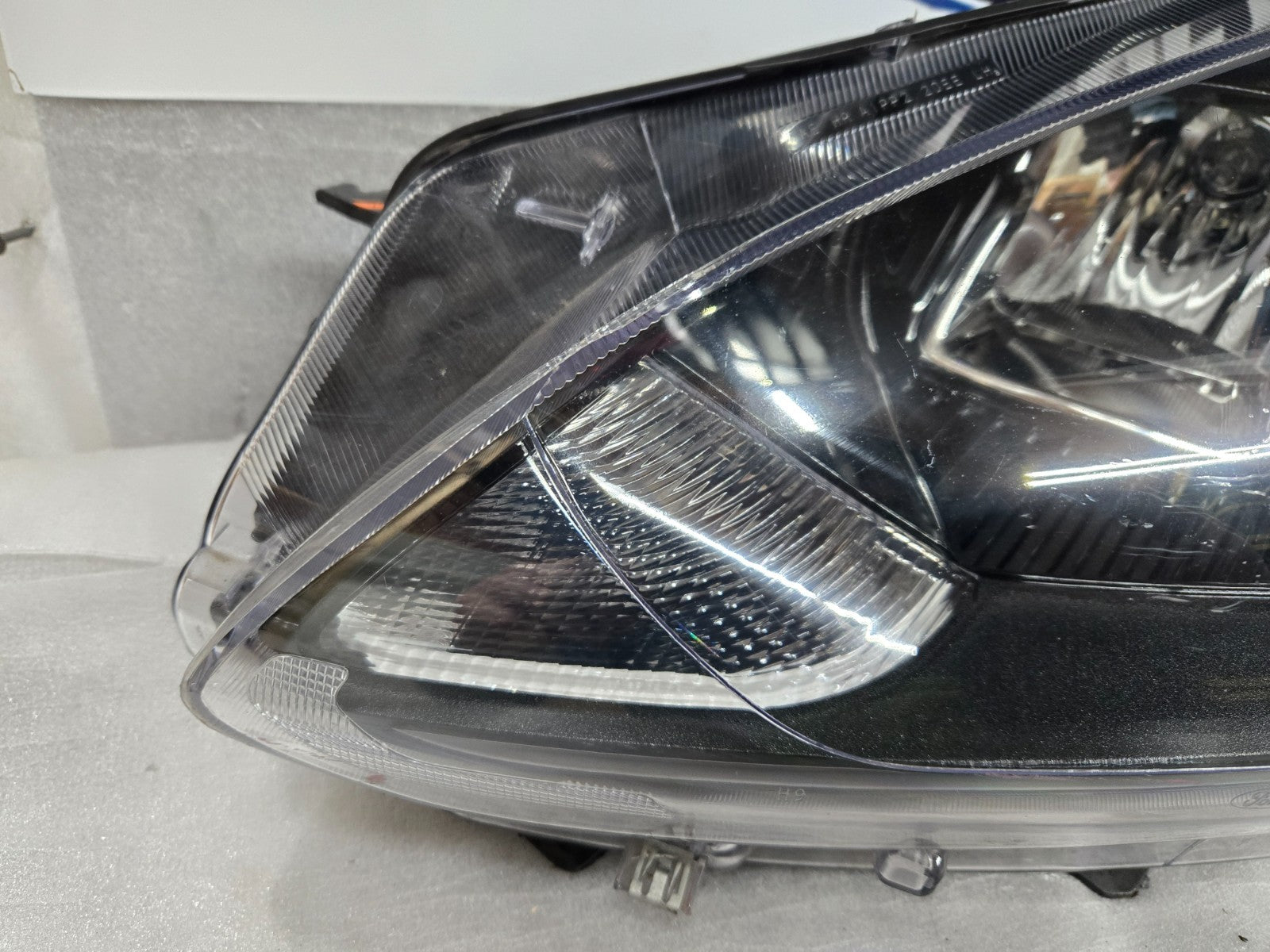 2020-2022 Ford Escape Left Driver Side Projector MID Halogen w/LED Headlight OEM