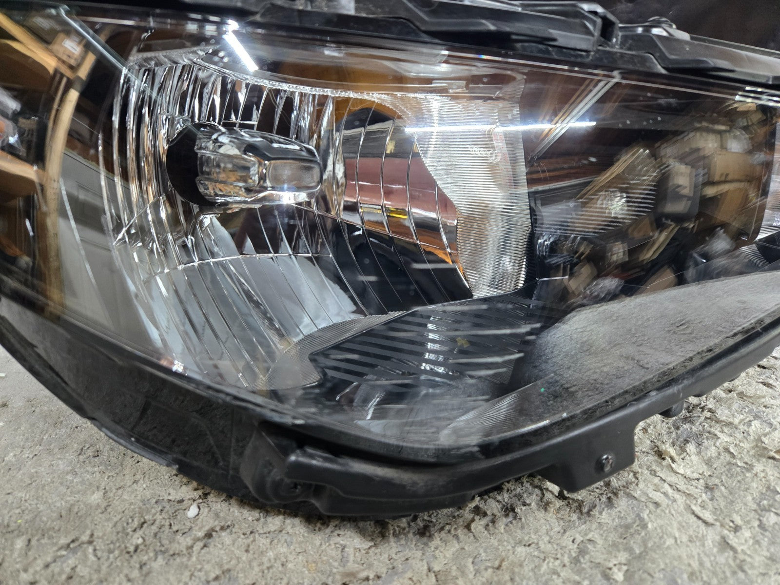 2023-2025 Kia Soul Right RH Passenger Side Halogen Headlight OEM 92102-K05