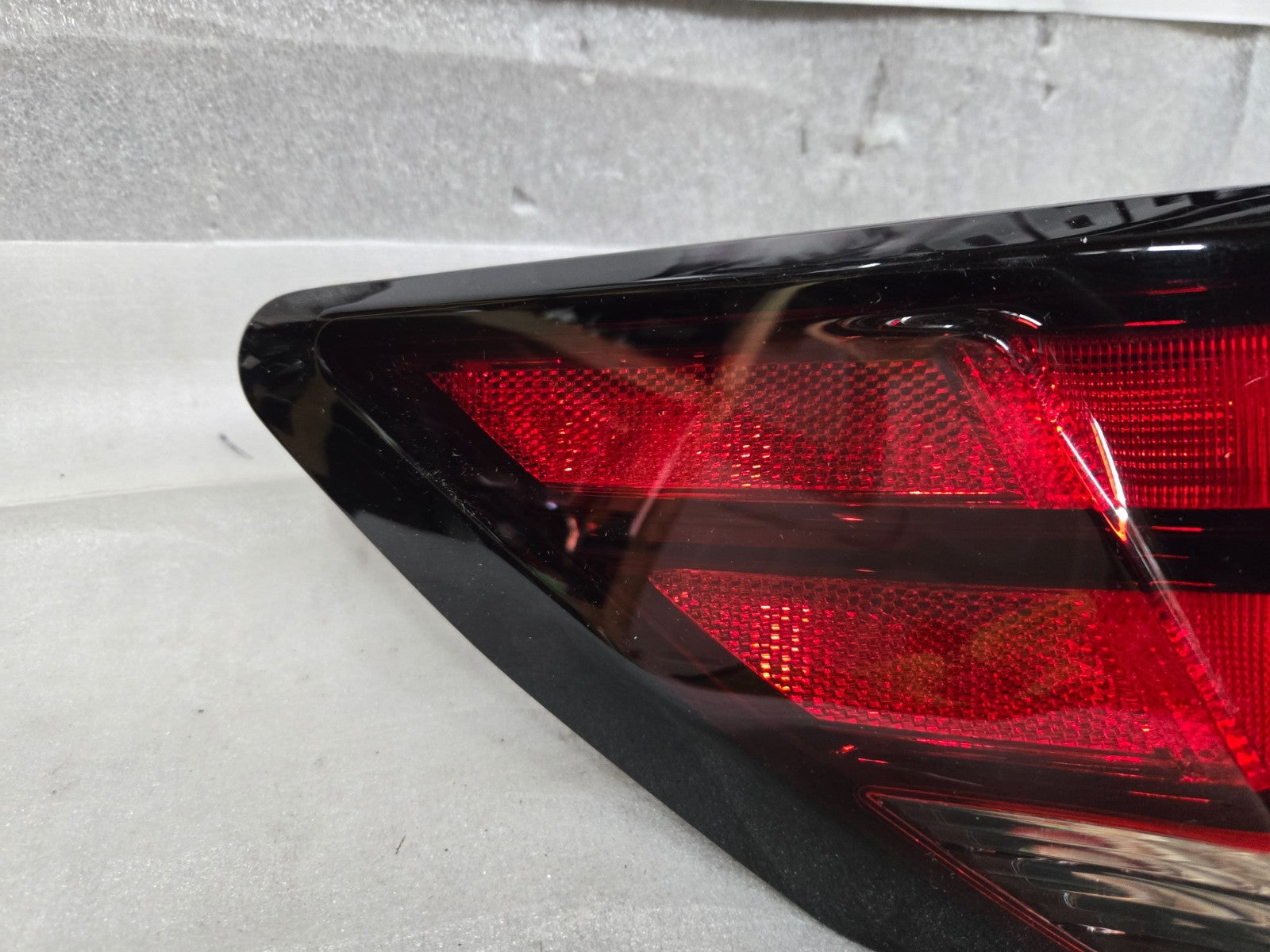 2020-2024 NISSAN SENTRA REAR LEFT TAIL LAMP ASSEMBLY USED OEM 26555-6LB0A