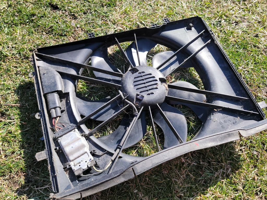 08-11 Mercedes W204 C300 Engine Radiator Cooling Fan Motor Assembly OEM 59k