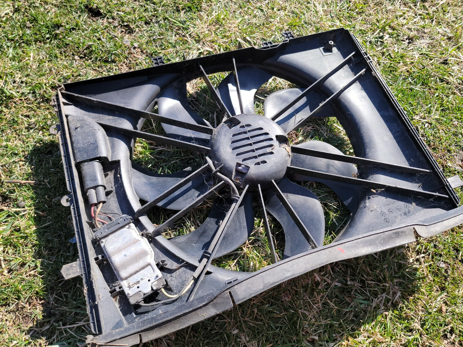 08-11 Mercedes W204 C300 Engine Radiator Cooling Fan Motor Assembly OEM 59k