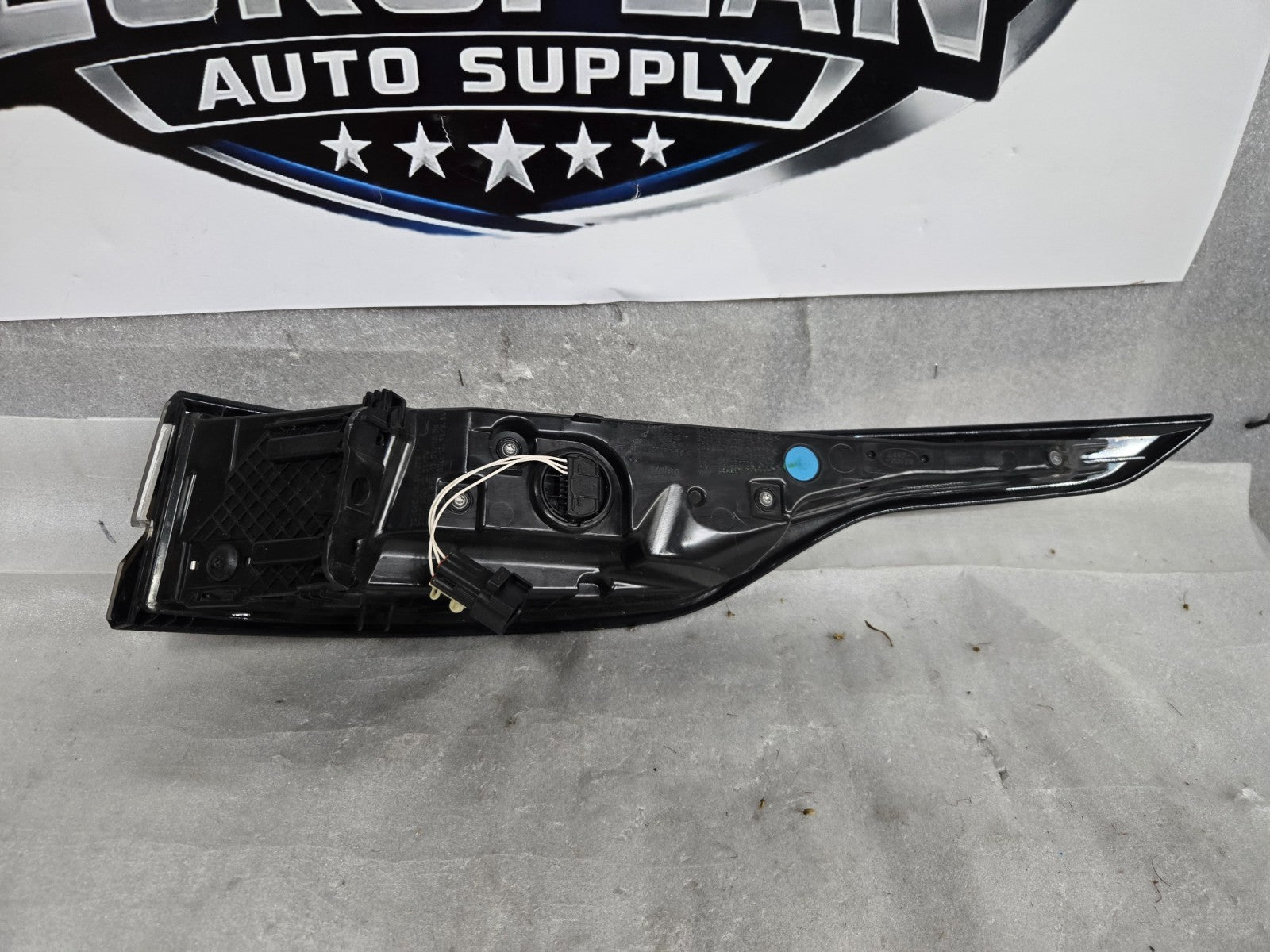 2018-2023 LAND RANGE ROVER VELAR REAR LEFT DRIVER SIDE OUTER TAILLIGHT LAMP OEM