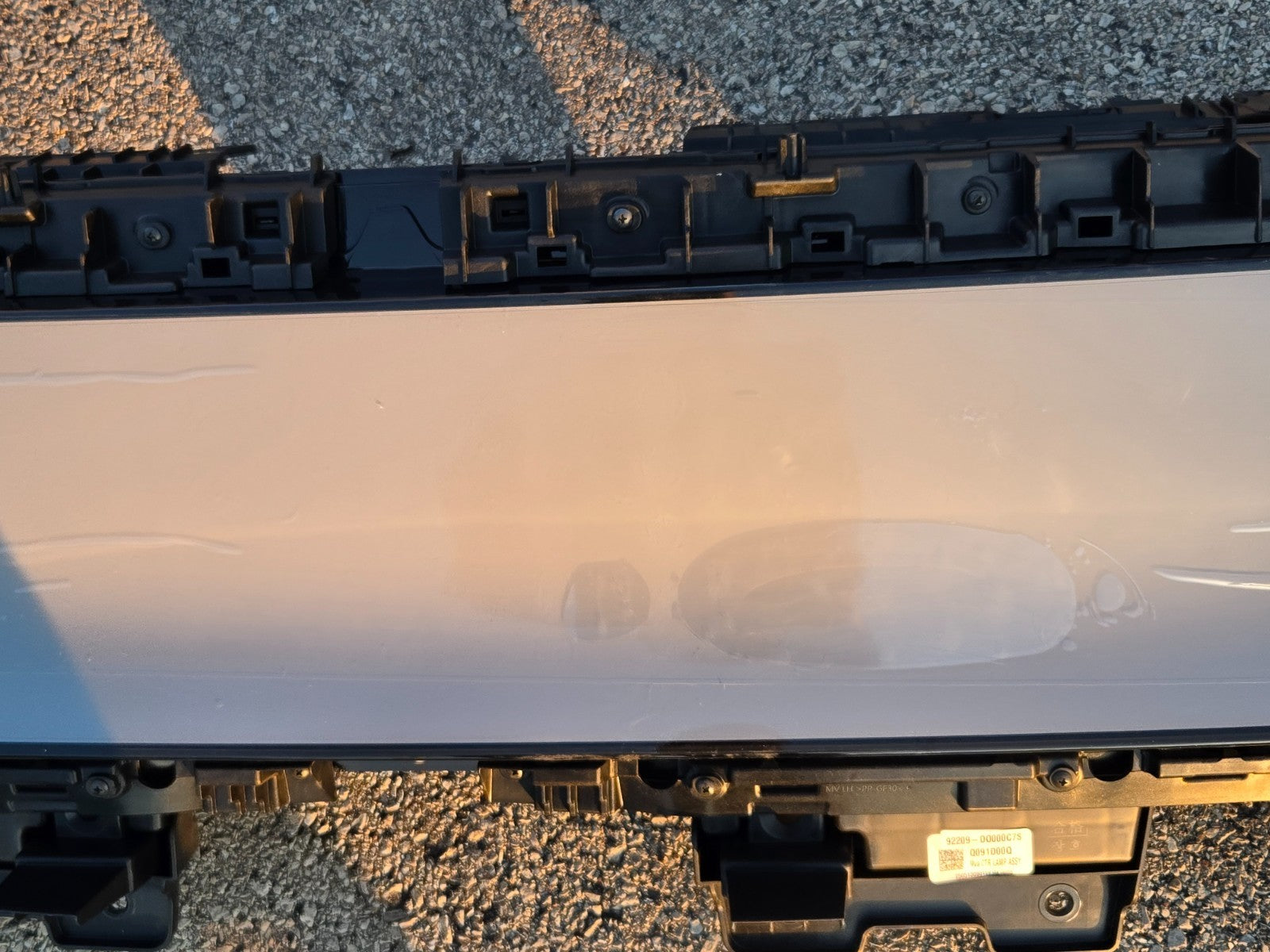 2024 Kia EV9 Front Grill Assembly W/ Digital Lighting White 92209-DO000 C7S OEM