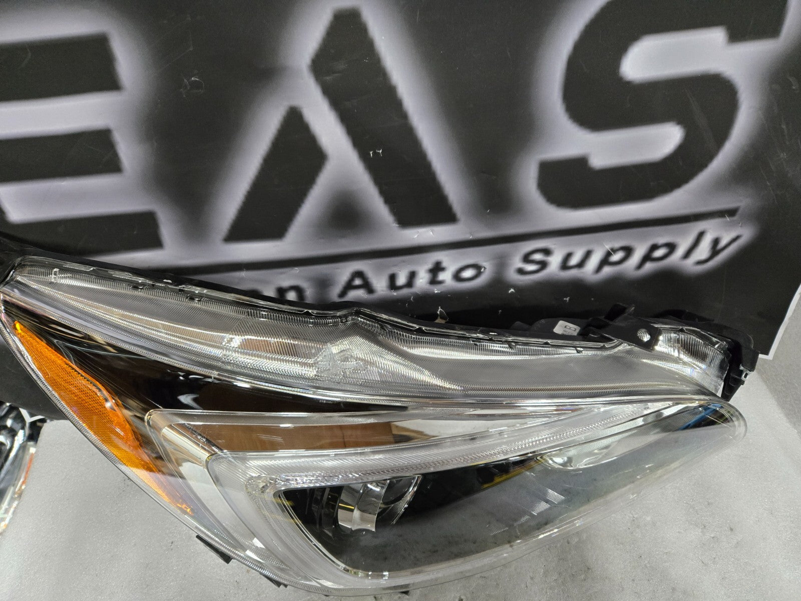 2015 2016 2017 Subaru Outback Legacy Halogen w/LED Right Headlight Lamp OEM