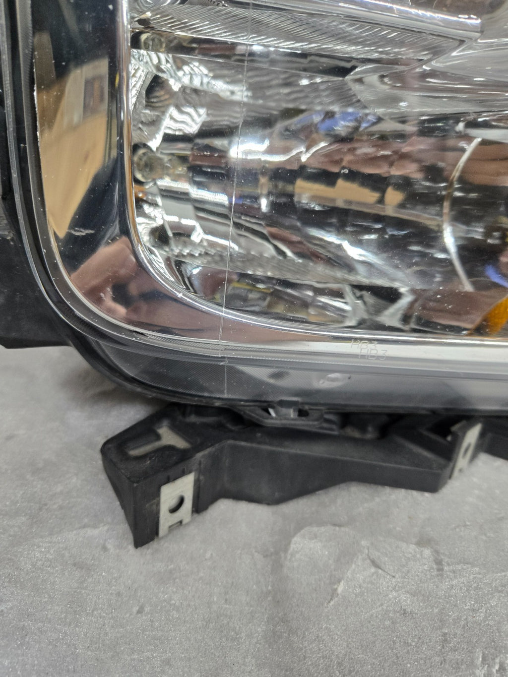 2015-2017 Ford F150 Right RH Passenger Headlight Assembly FL34-13005-AU OEM