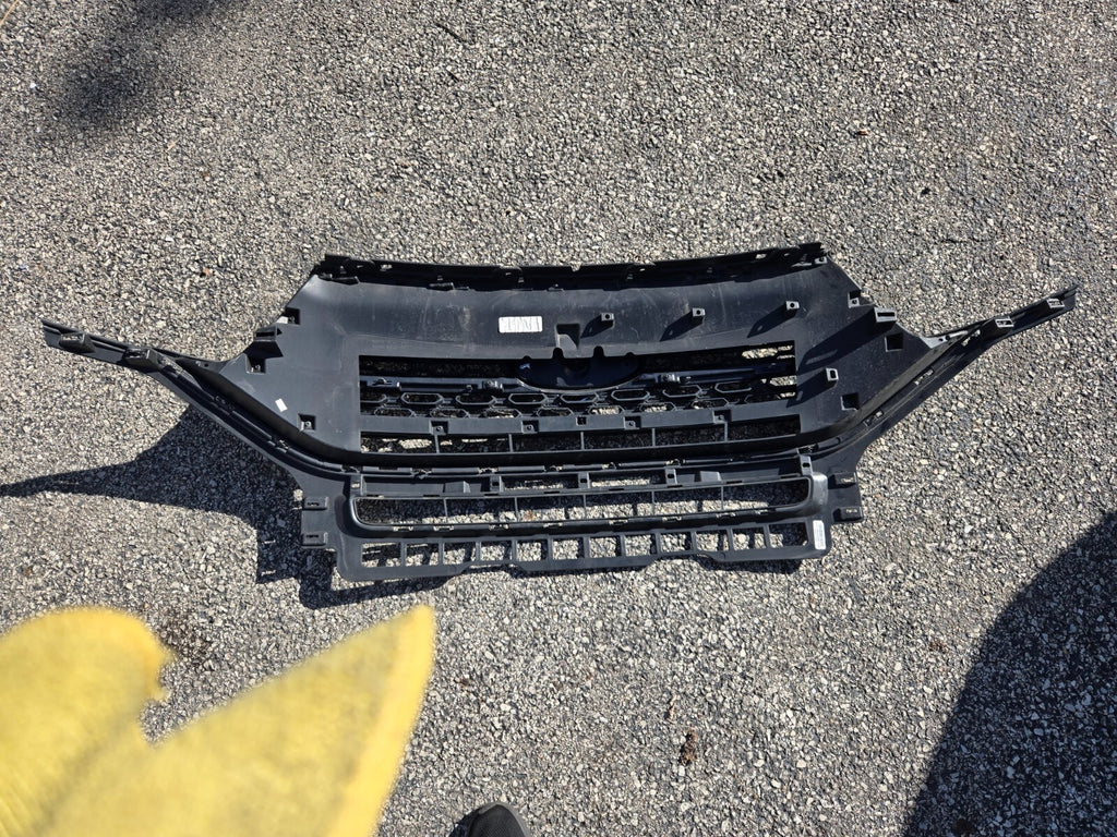 2020 2021 2022 2023 Ford Explorer Grill W/ Emblem LB5B-8200-BD59B8 OEM