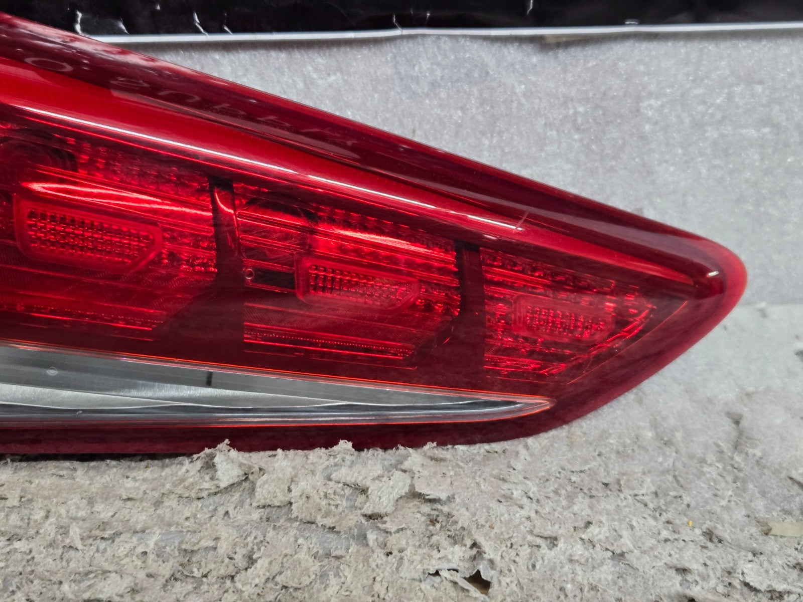 2016 - 2018 HYUNDAI TUCSON REAR LEFT DRIVER SIDE INNER TAILLIGHT LIGHT LAMP OEM