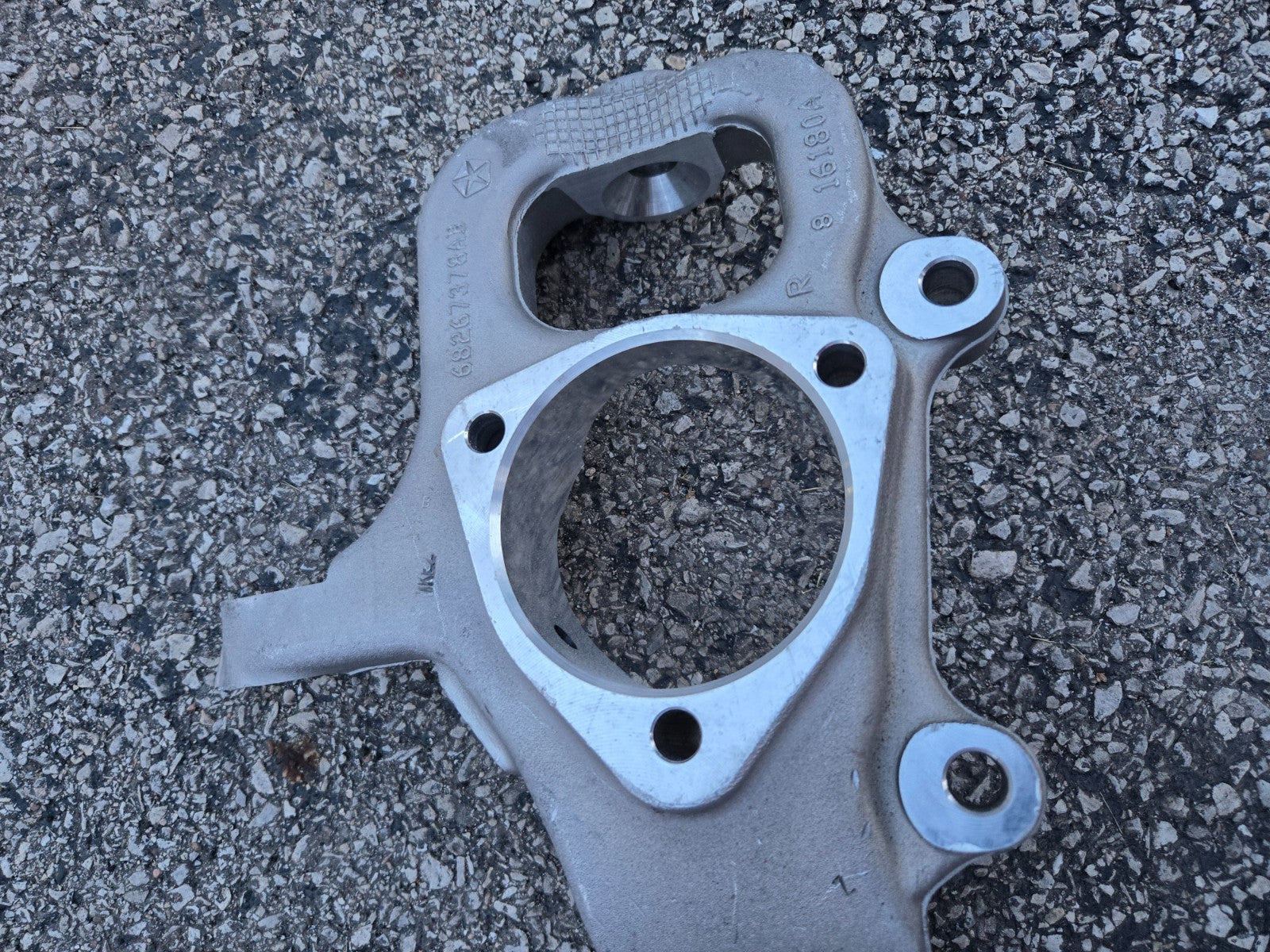2011-15 JEEP GRAND CHEROKEE SRT FRONT RIGHT RH SUSPENSION SPINDLE NEW 6825158AD