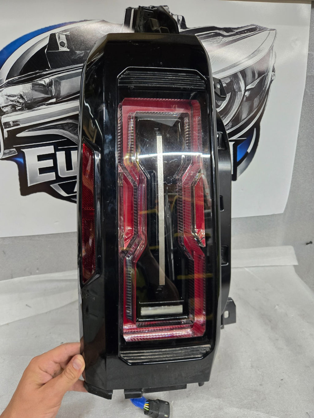 2024-2026 GMC Hummer EV SUV Right RH LED Tail Light OEM 85008694 *Lens Chip