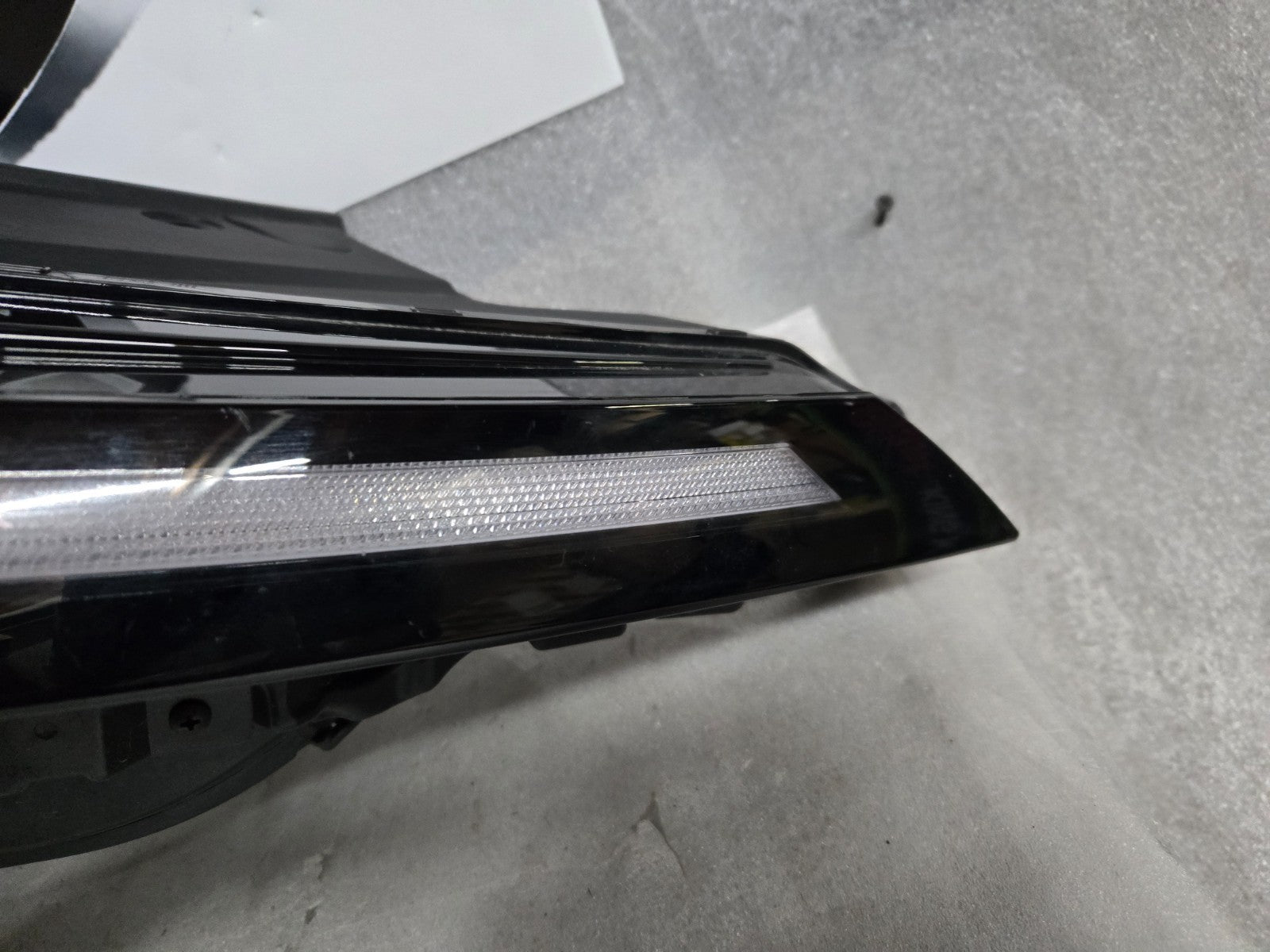2025 2026 Kia Carnival FULL LED Headlight Right RH Passenger Side #92102-R07 OEM