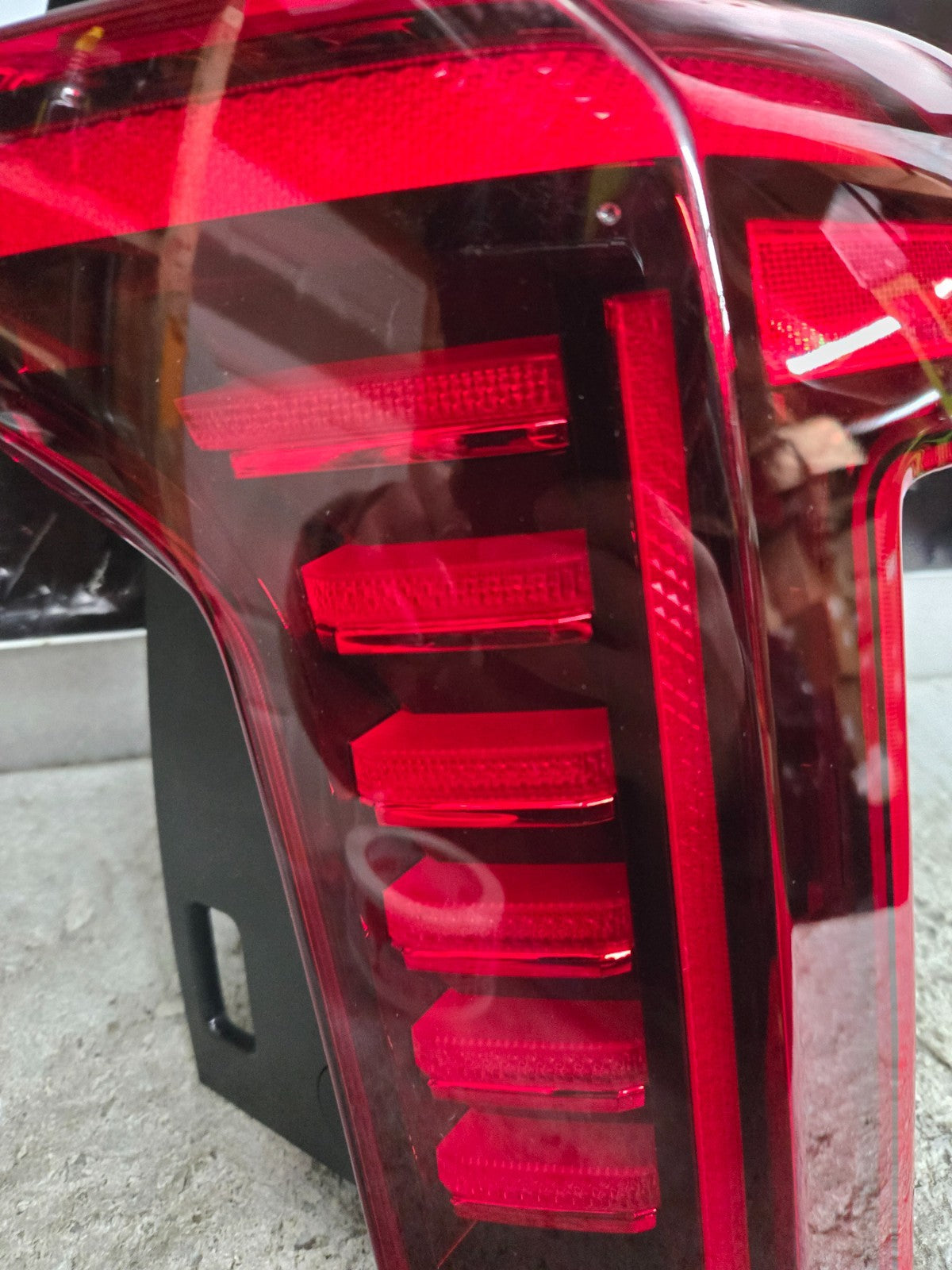 KIA Carnival KA4 Left LH Driver LED Tail Light Lamp 92402-R0650 OEM *Lens Chip