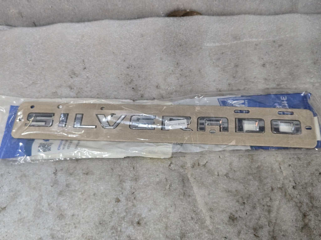 2019-2023 CHEVROLET SILVERADO FRONT FENDER CHROME EMBLEM 23400375 OEM