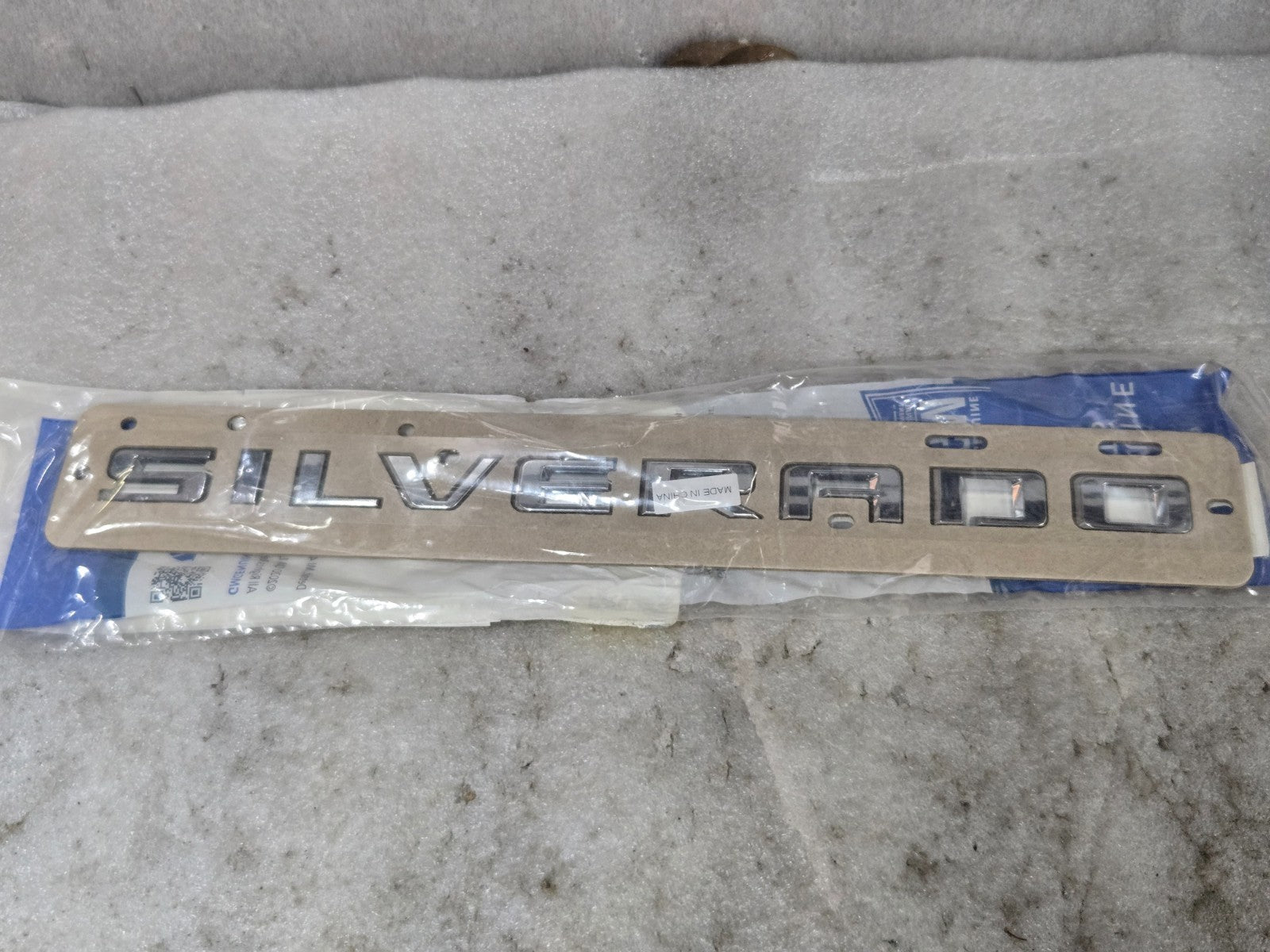 2019-2023 CHEVROLET SILVERADO FRONT FENDER CHROME EMBLEM 23400375 OEM