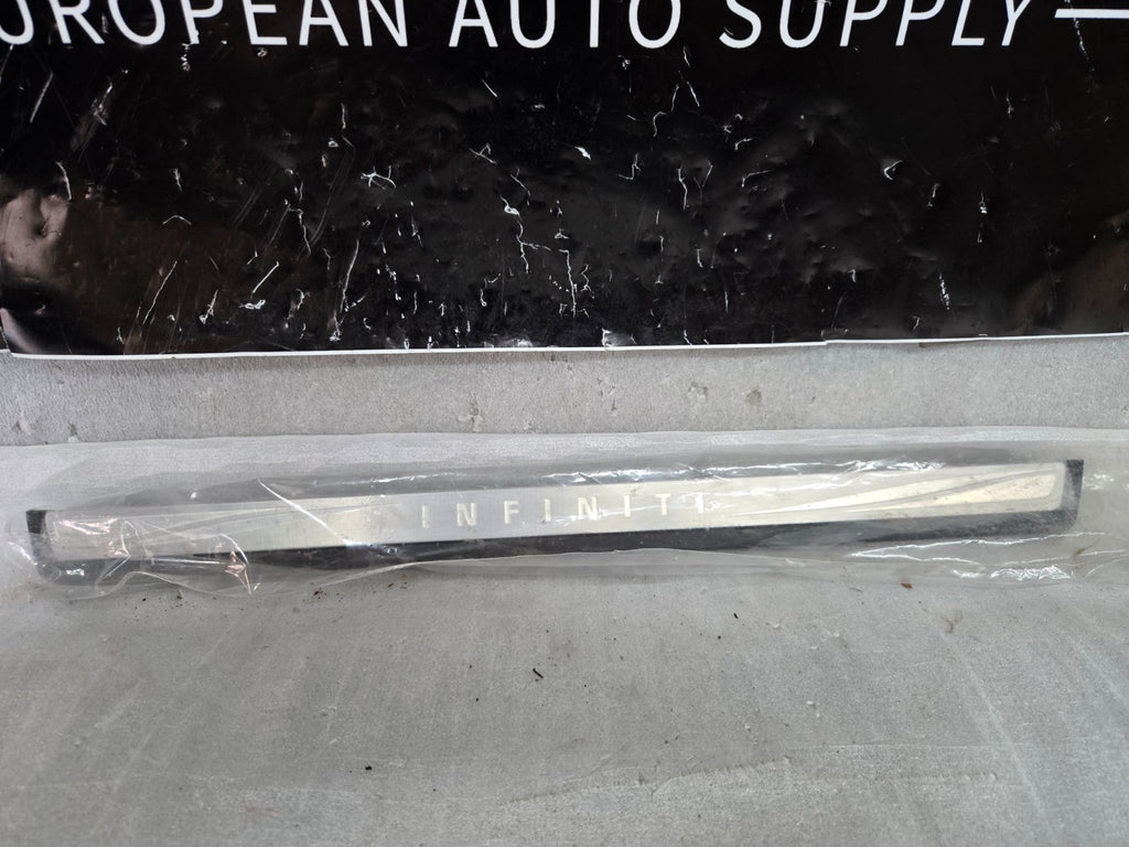 2018 - 2020 INFINITI QX60 FRONT LEFT DOOR SILL SCUFF PLATE STEP TRIM COVER OEM