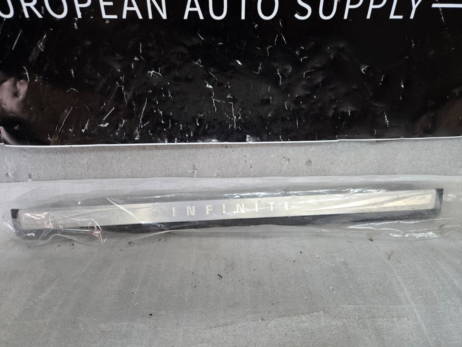 2018 - 2020 INFINITI QX60 FRONT LEFT DOOR SILL SCUFF PLATE STEP TRIM COVER OEM