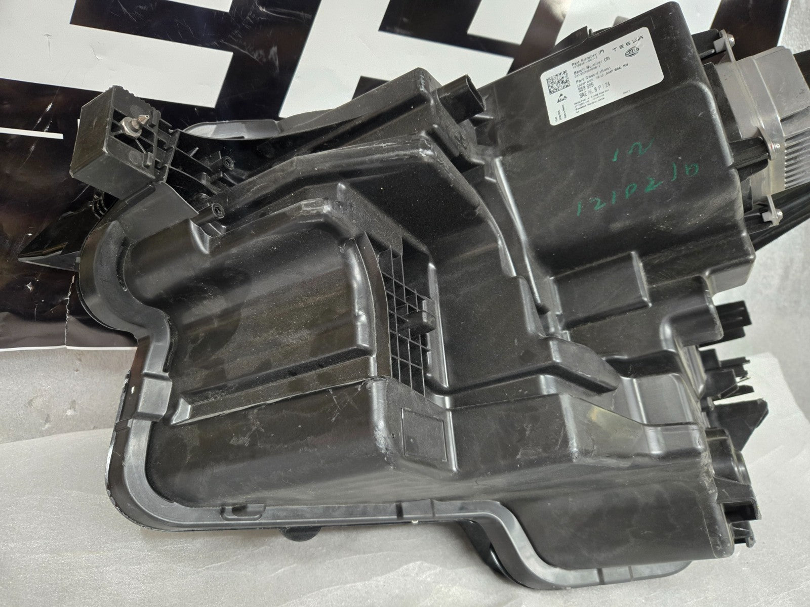 2025-2026 Tesla Model Y Juniper Right RH Passenger LED Headlight OEM 191834800E