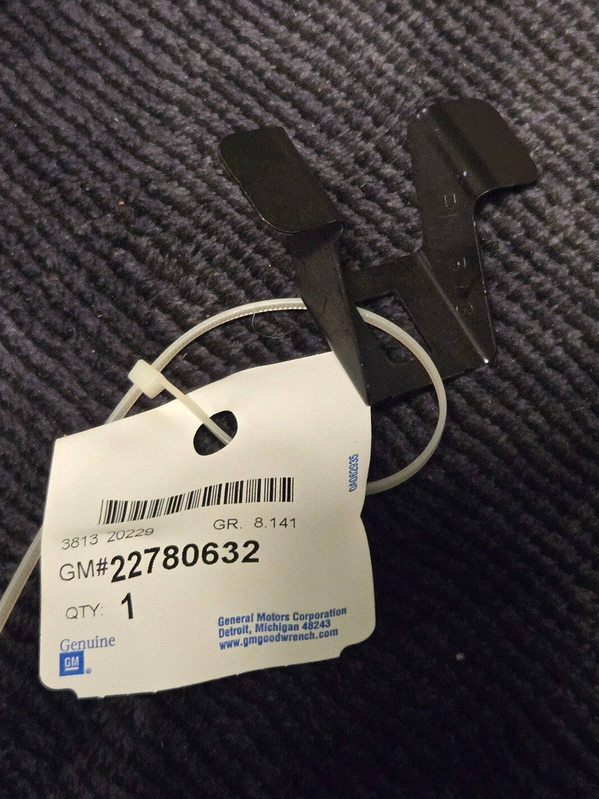 Genuine GM Front Driver Side Fender Front Bracket 22780632 OEM NEW