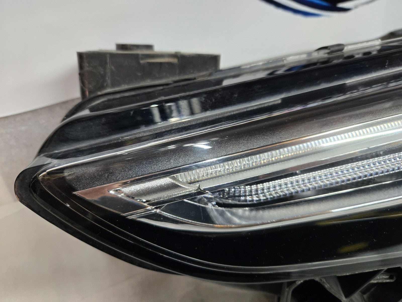 2017-2023 Alfa Romeo Stelvio Front Driver/LH Xenon HID Headlight OEM 50563963