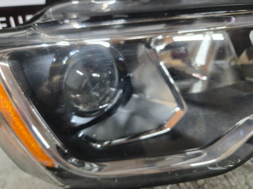 2016-2021 Jeep Grand Cherokee Base Halogen Right Side Headlight OEM 68289234-AE