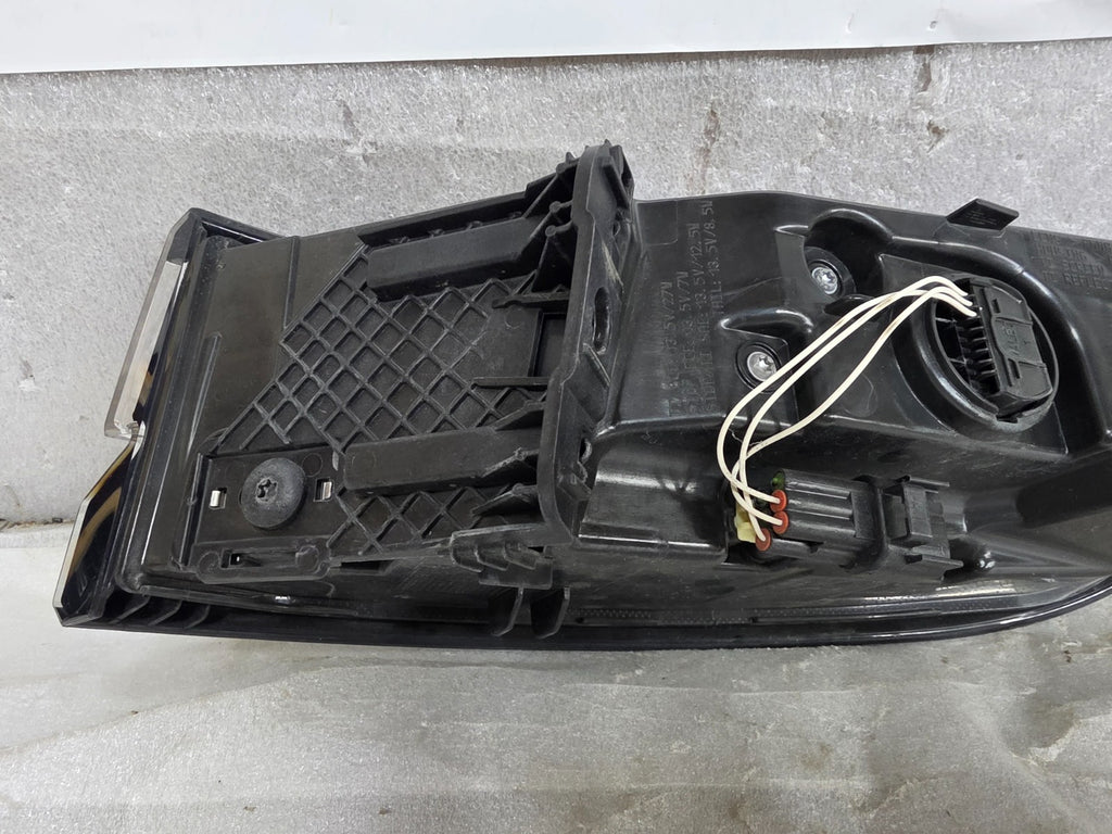 2018-2023 RANGE ROVER VELAR REAR LEFT DRIVER OUTER LED TAIL LIGHT OEM LR181914