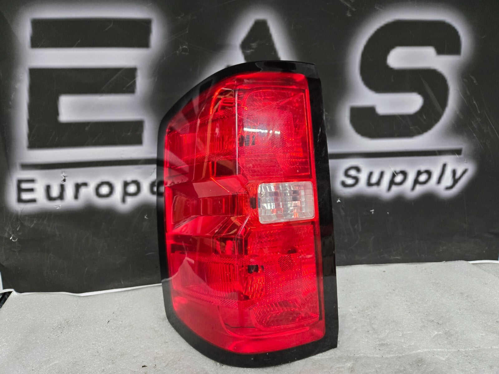 2016-2019 CHEVROLET SILVERADO 1500 TAIL LIGHT OEM LEFT DRIVER HALOGEN 84288722