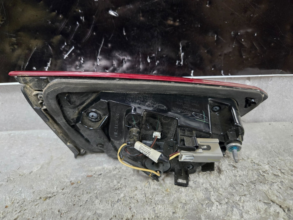 2019-2024 CHEVROLET MALIBU RIGHT PASSENGER INNER Taillight LED OEM 84595945
