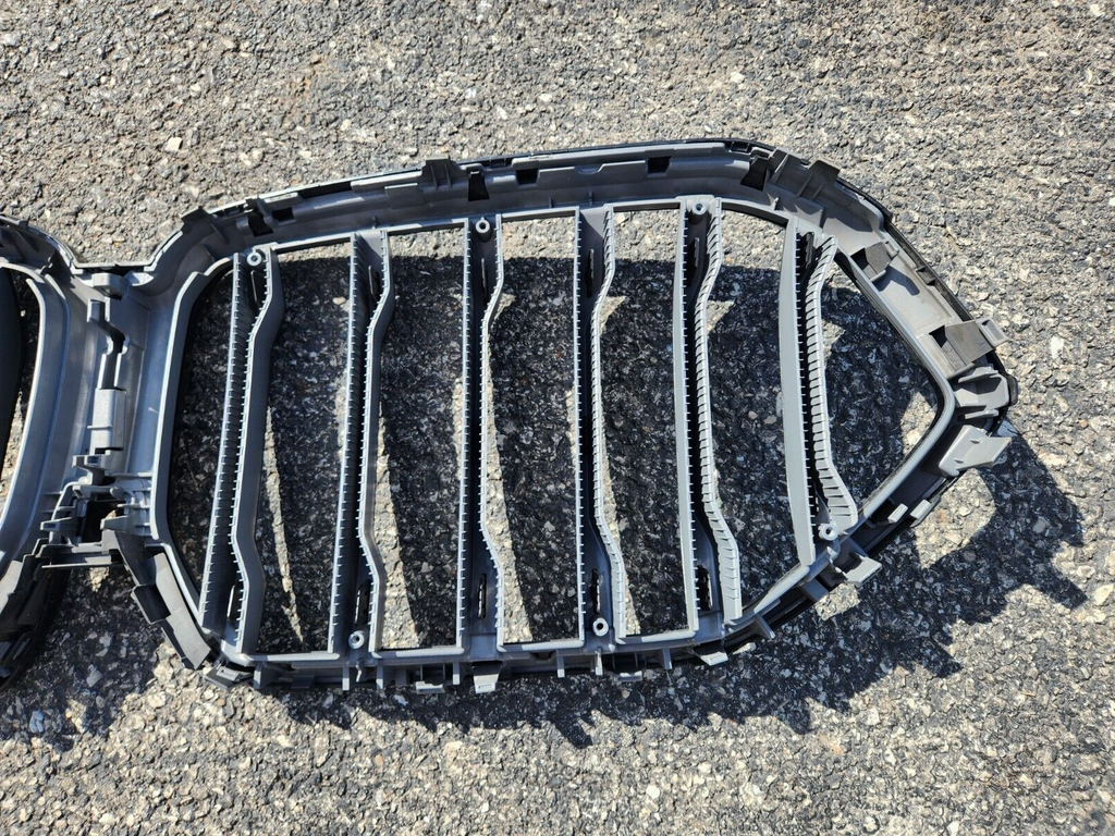 2020 2021 2022 2023 BMW X6 G06 Front Bumper Upper Kidney Grille Assembly OEM