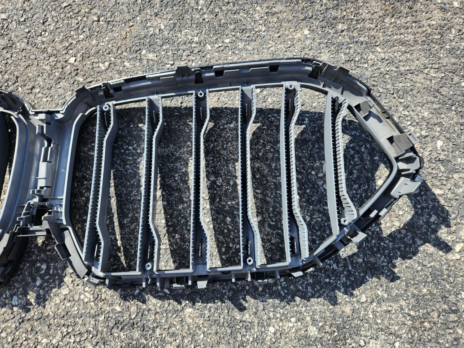 2020 2021 2022 2023 BMW X6 G06 Front Bumper Upper Kidney Grille Assembly OEM