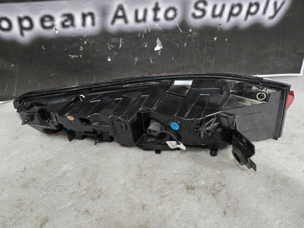 2022 2023 2024 Jeep Grand Cherokee Right Passenger Side LED Tail Light OEM