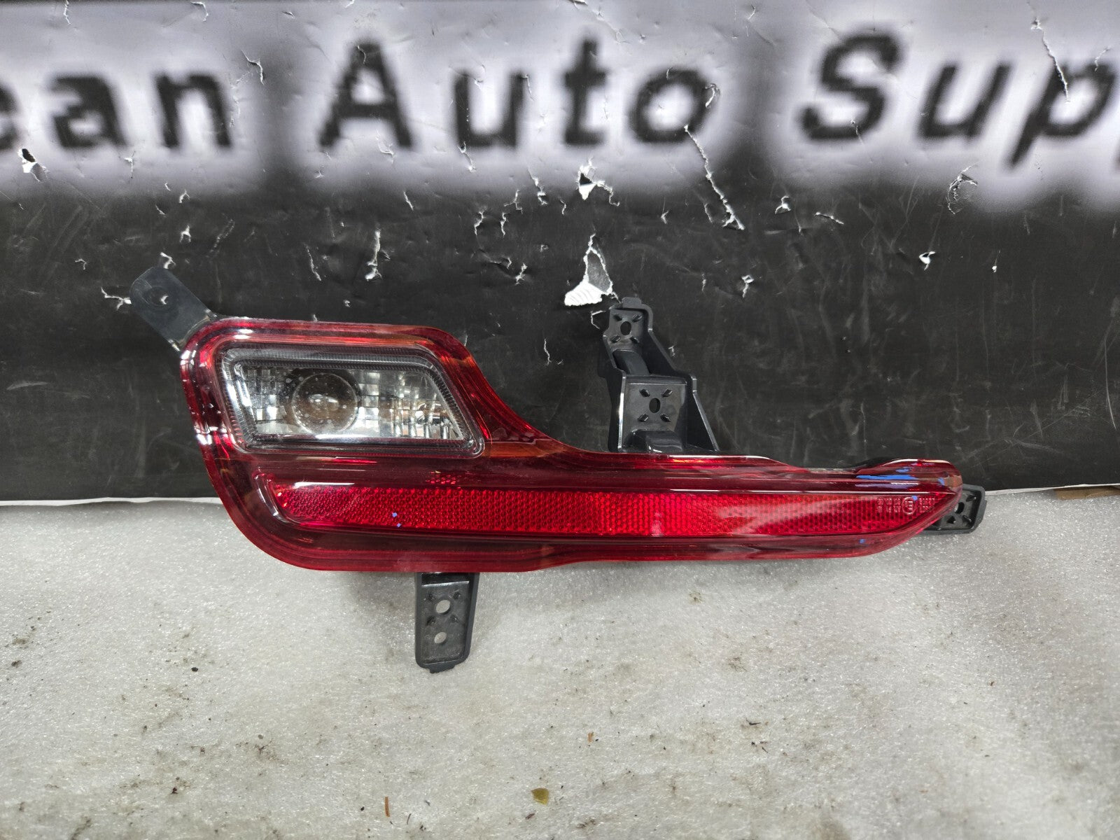 2021 2022 Kia Sorento Rear Reflector Light Lamp Passenger Right 92406-P2000 OEM