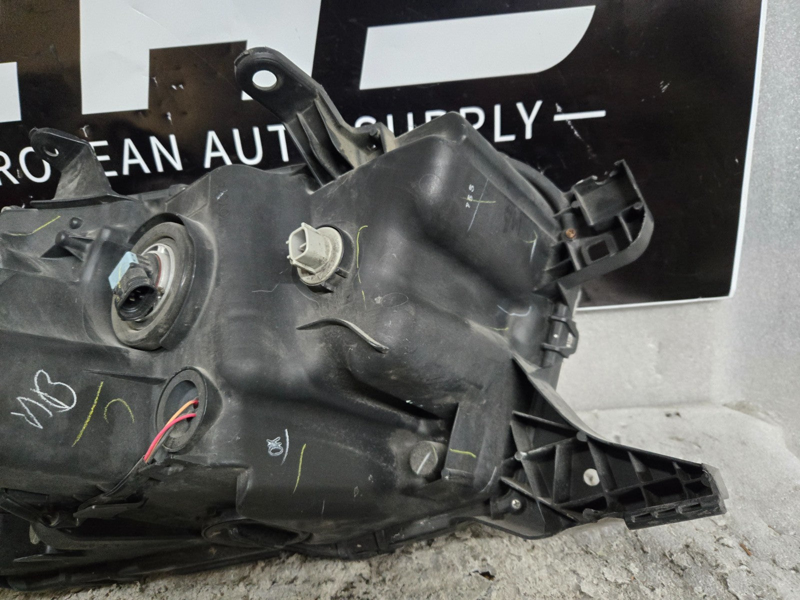 2016-2023 Toyota Tacoma Headlight Halogen LEFT LH Driver Side Genuine OEM