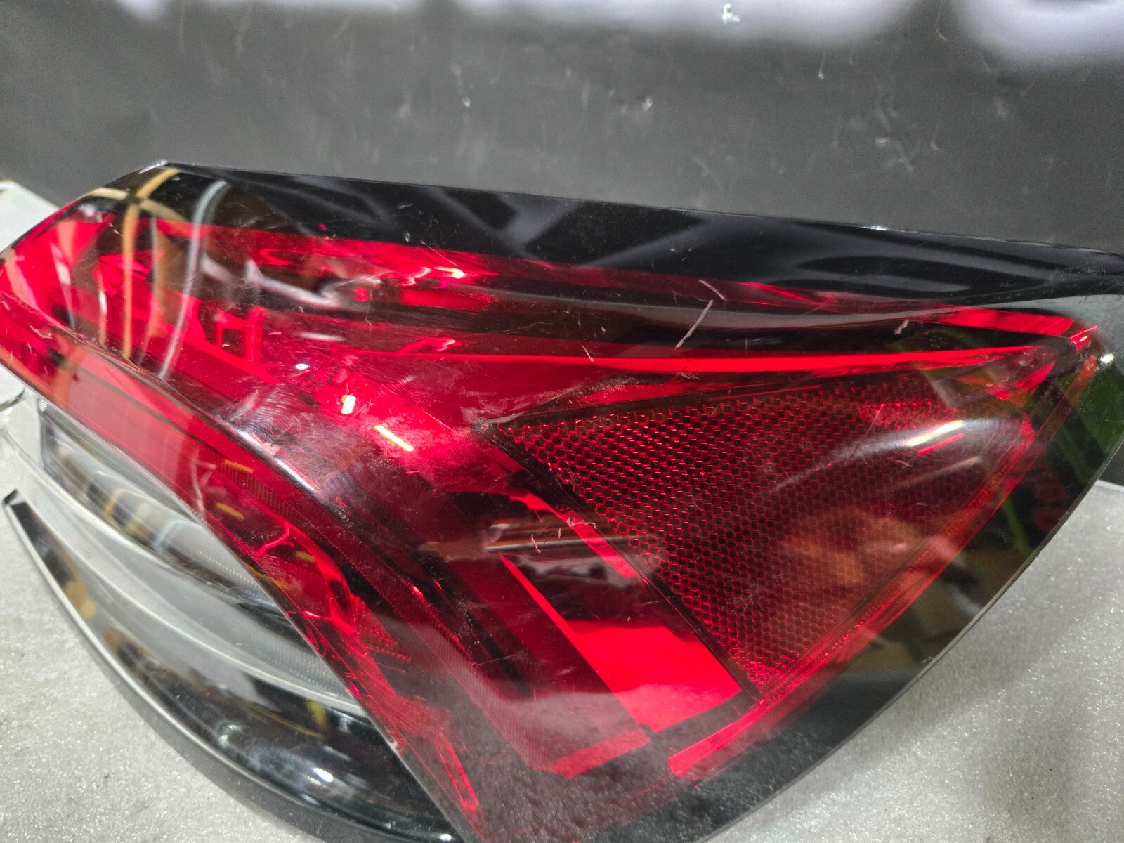 2021 2022 Maserati Quattroporte M156 LED Tail Light Lamp Right RH 20210204 OEM