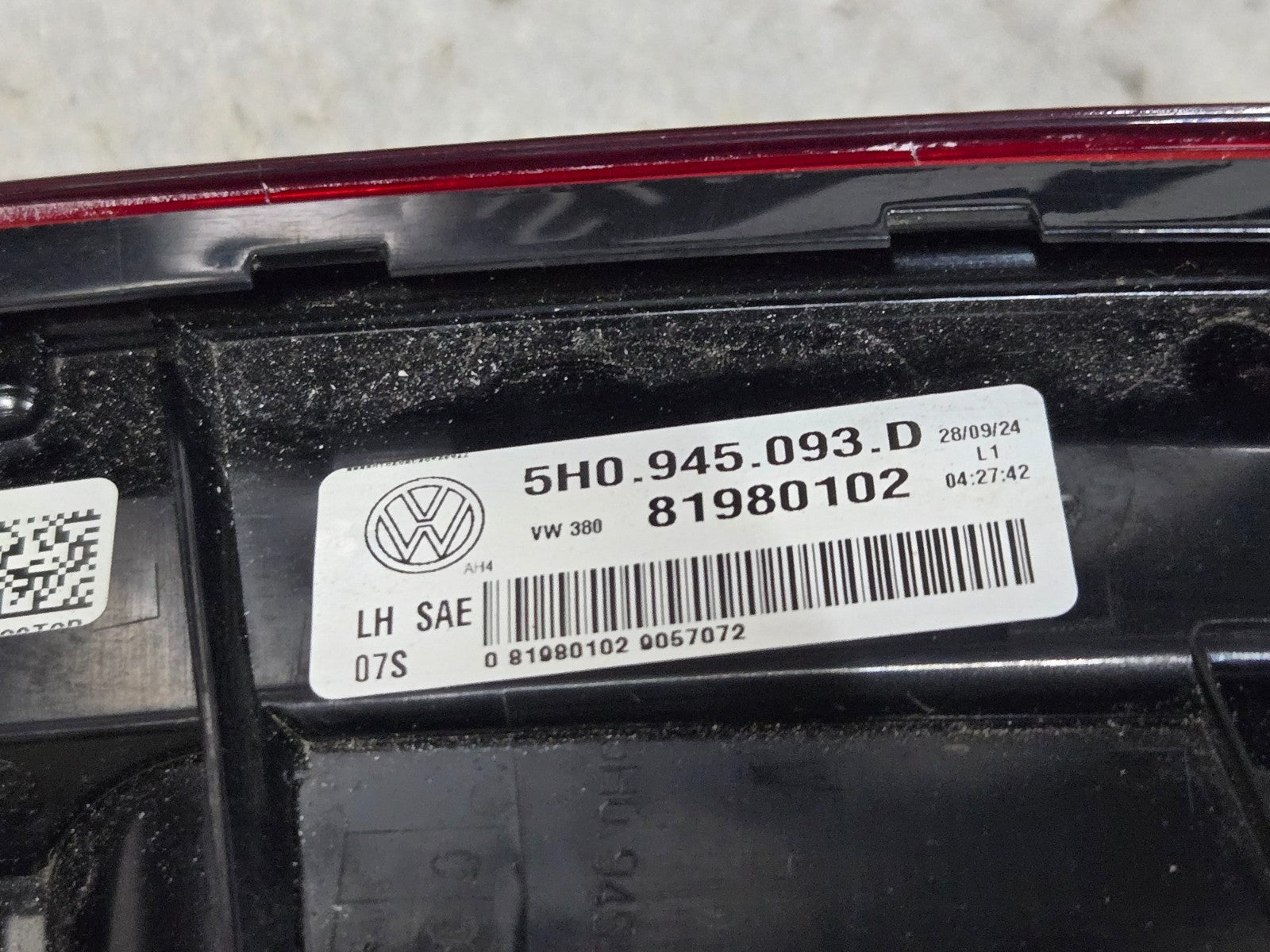 2022 VOLKSWAGEN GOLF R MK8 LEFT DRIVER INNER TRUNK LID TAILLIGHT TAIL LAMP OEM