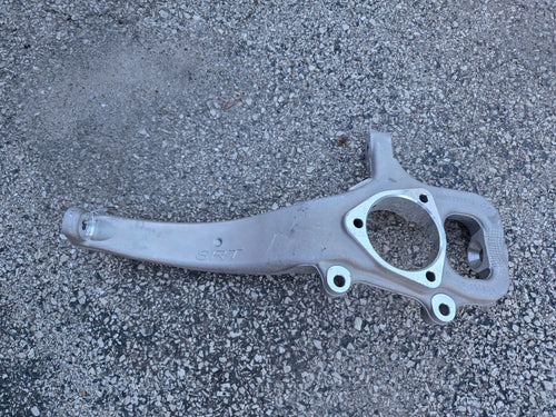 2011-15 JEEP GRAND CHEROKEE SRT FRONT RIGHT RH SUSPENSION SPINDLE NEW 6825158AD