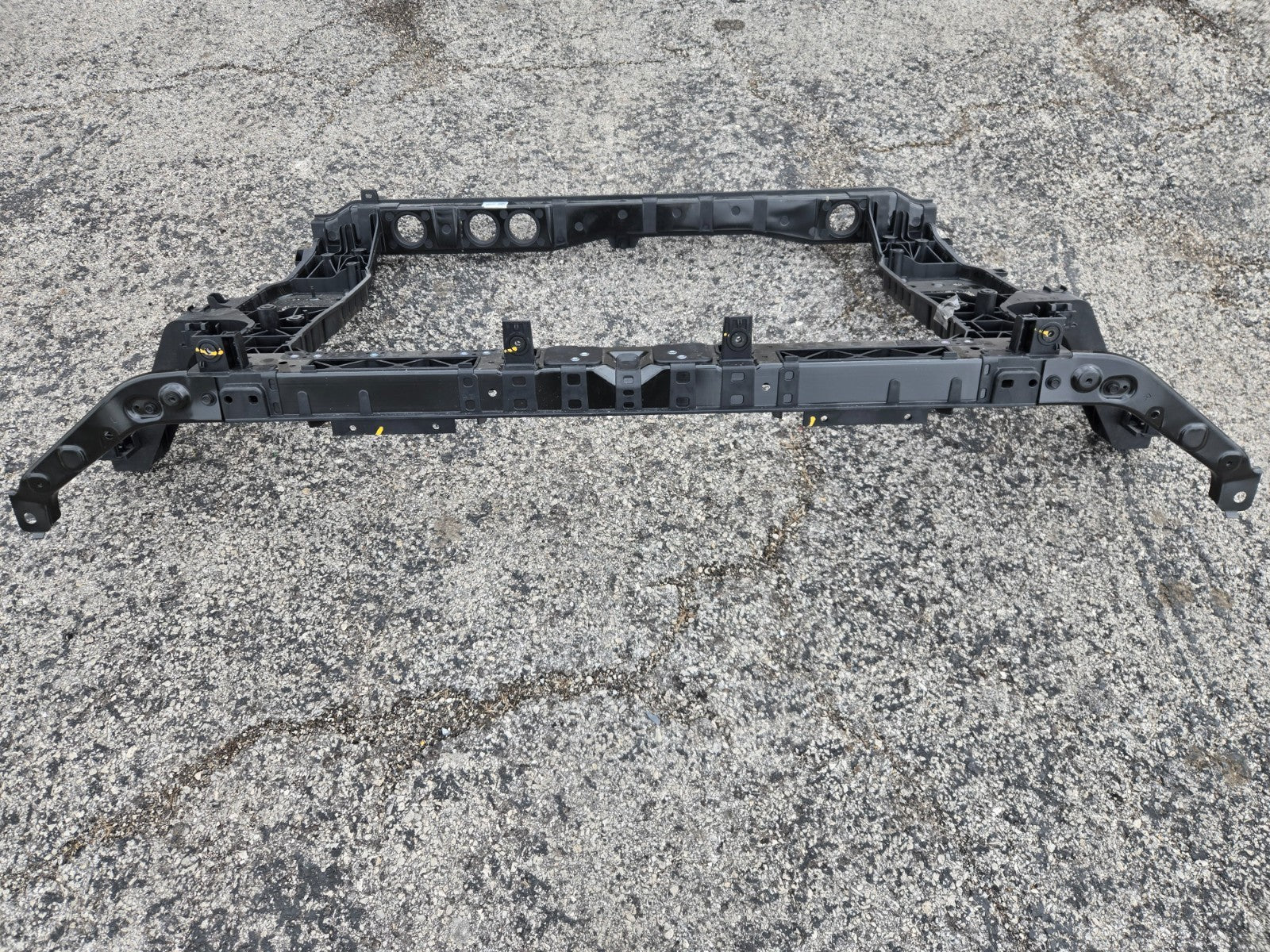 24 25 26 HYUNDAI SANTA FE FRONT RADIATOR SUPPORT CARRIER FRAME OEM 64101-R6000