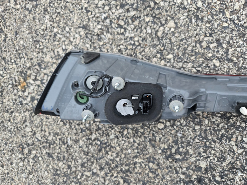 2021 2022 2023 Hyundai Elantra Tail Light Trunk Mounted 92409-AA020 OEM