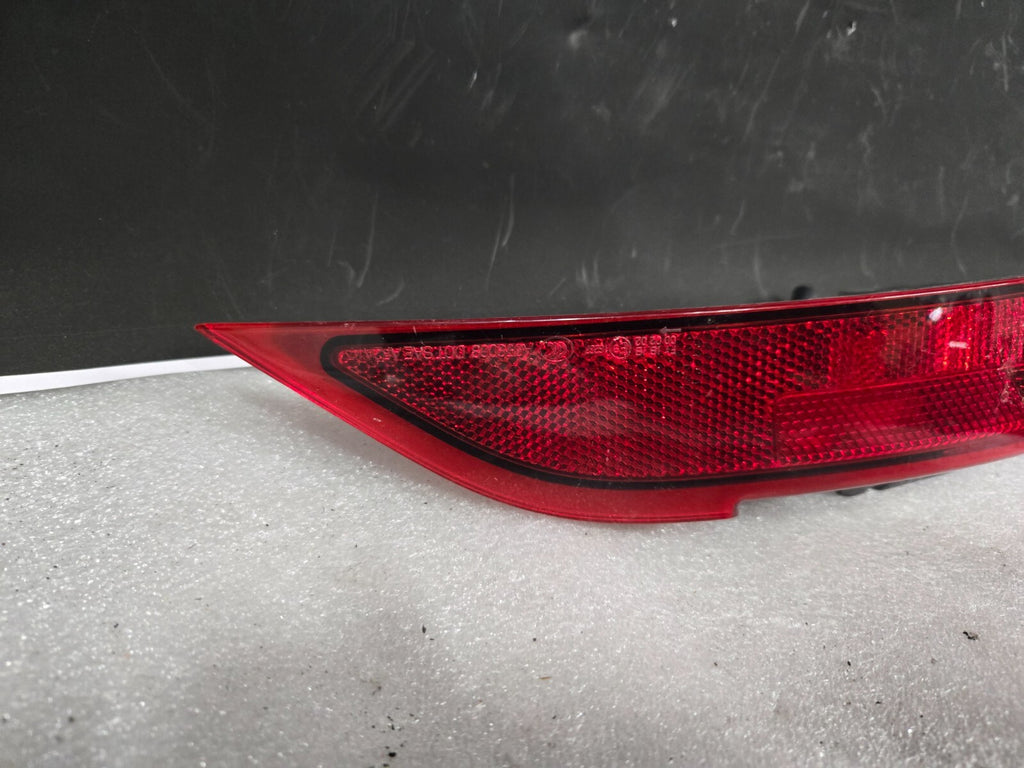 2017-2020 LAND ROVER DISCOVERY L462 REAR RIGHT RH REFLECTOR OEM HY32-15K272-AA