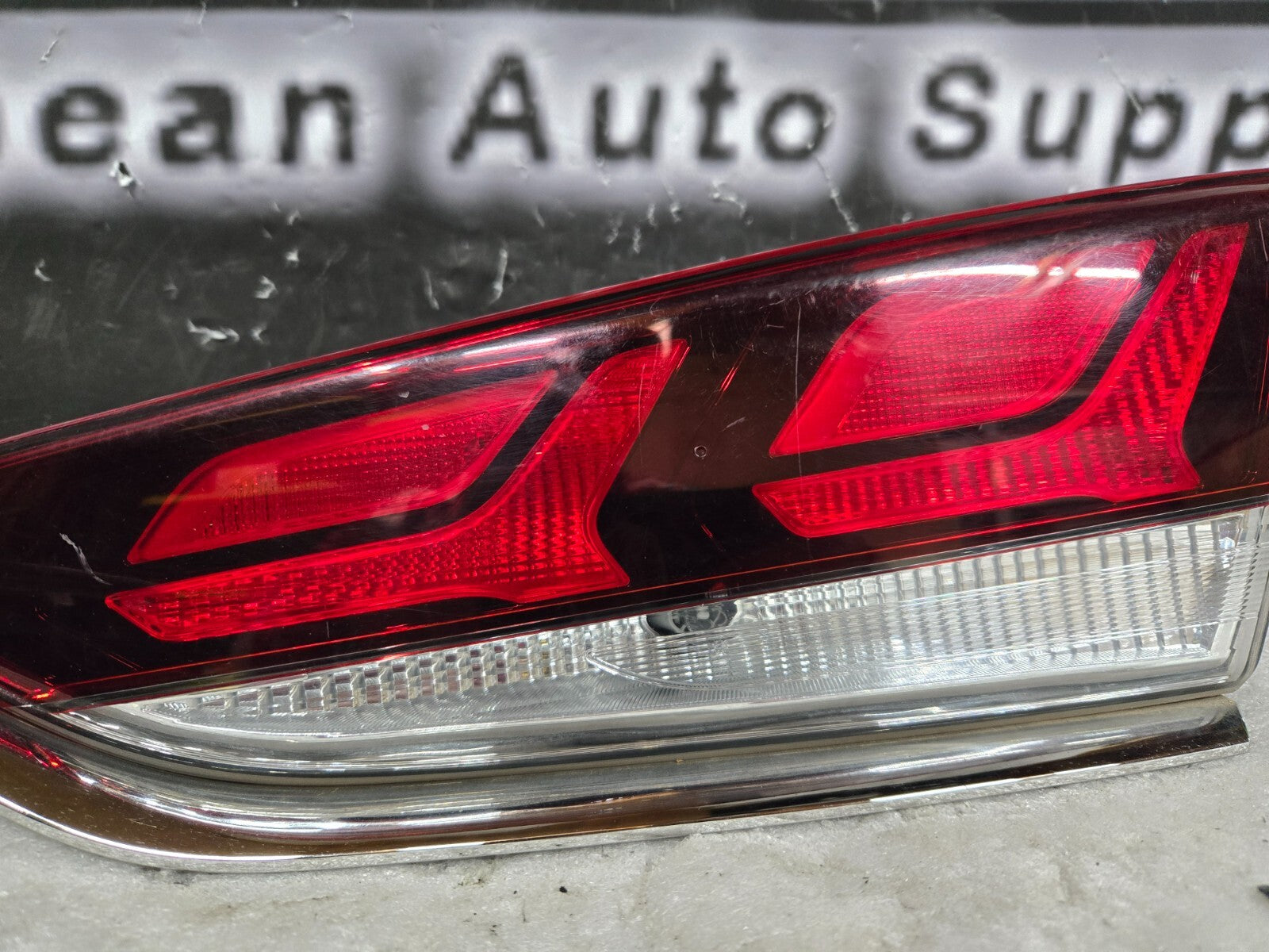 2018 2019 HYUNDAI SONATA PASSENGER RIGHT RH TAIL LIGHT LAMP OEM 92404-C2