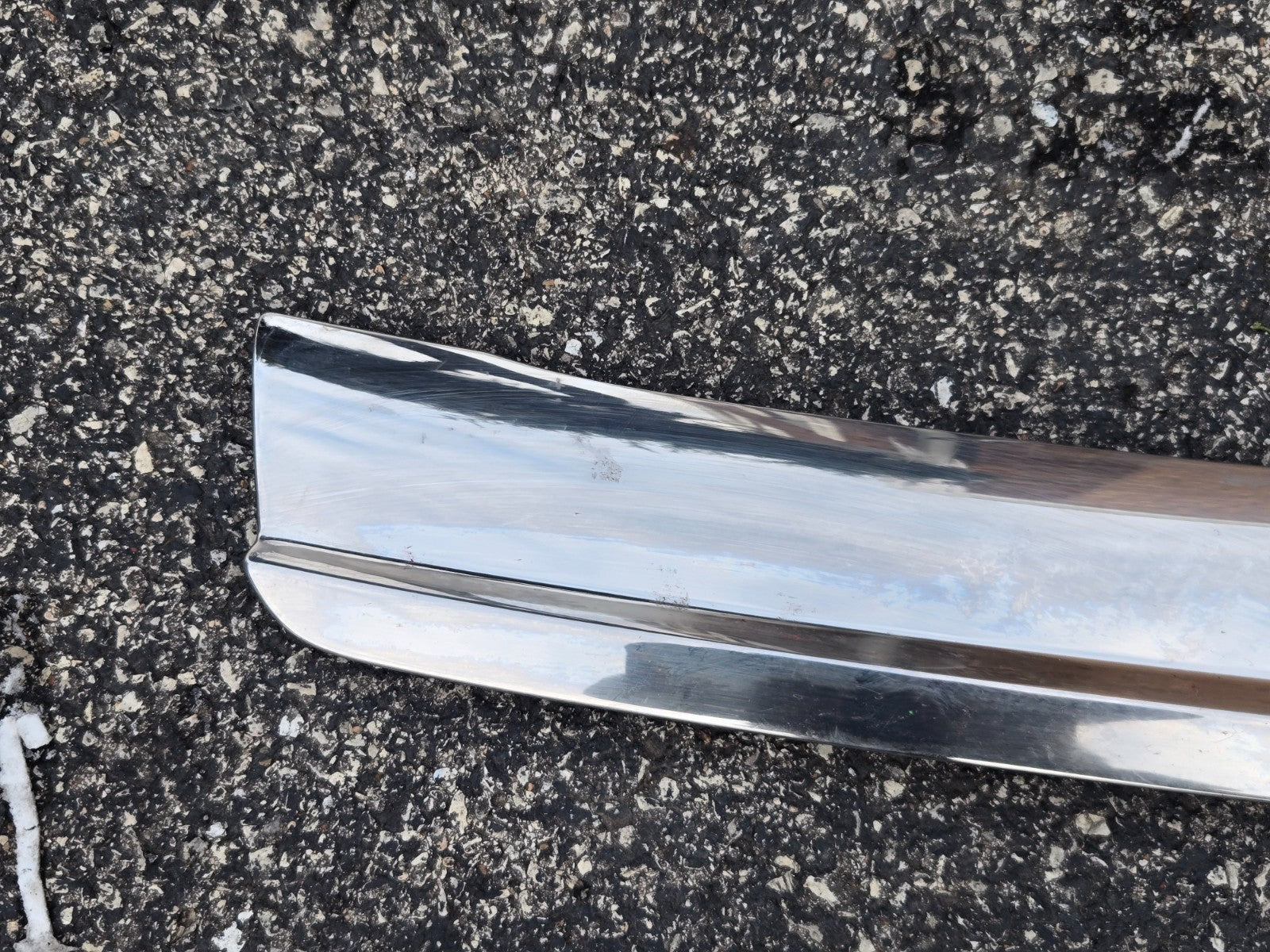 Rolls-Royce Phantom R11 Rear Bumper Upper Chrome Moulding Genuine 9850449 OEM
