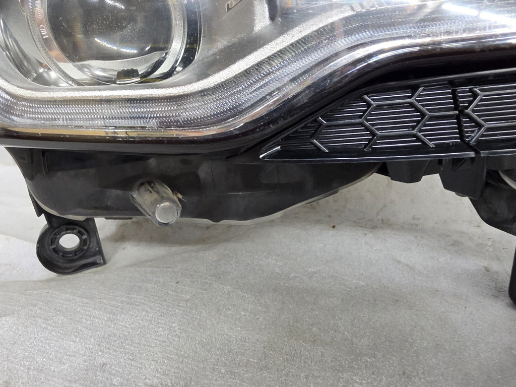 2014-2015 Jeep Grand Cherokee Passenger Xenon Headlight Non-AFS OEM 68111000AC